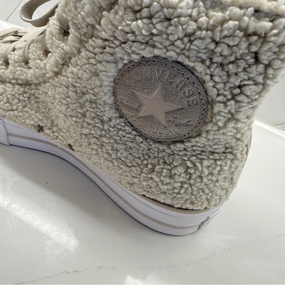 Converse Chuck Taylor All Star Lift Platform Sherpa Shoes Women’s Size 10 Casual - Picture 11 of 16